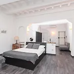 Gorgeous Trastevere Loft On The River