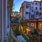 Spanish Steps Victoria Apartment