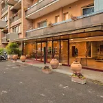 Plaza Cheery Suite