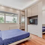 Luxury Apartment Front Of Cavalieri Hilton Hotel