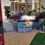 Intero Appartamento Con Giardino E Parcheggio