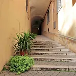 Monti Charming Apartment - Rome Short Let Service