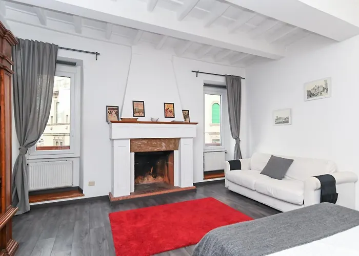 Gorgeous Trastevere Loft On The River