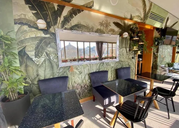 Hotel Tritone
