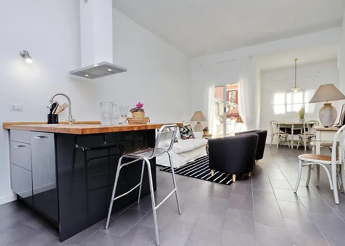 Monti Charming Apartment - Rome Short Let Service