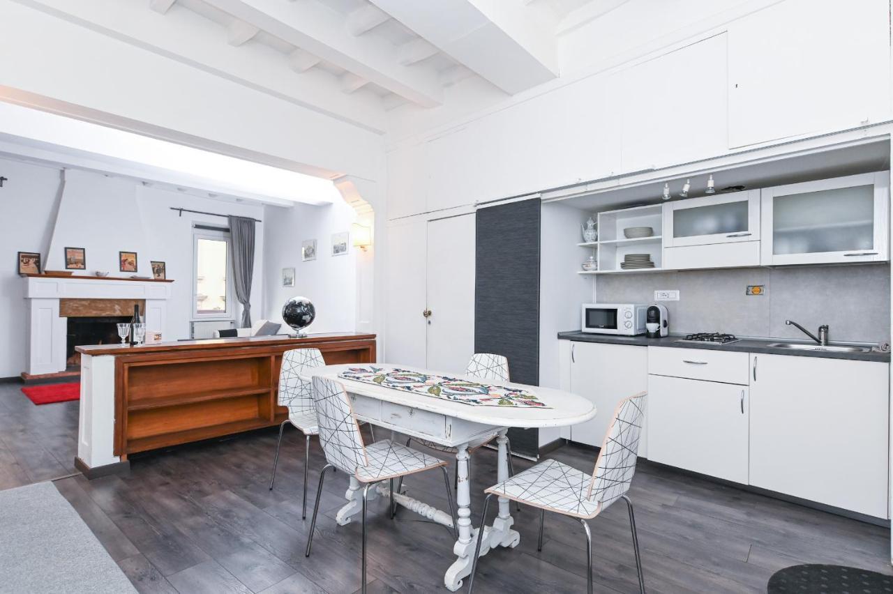 Apartment Gorgeous Trastevere Loft On The River *