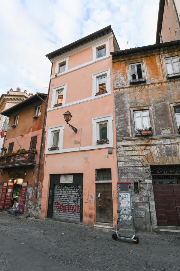 Gorgeous Trastevere Loft On The River Apartment