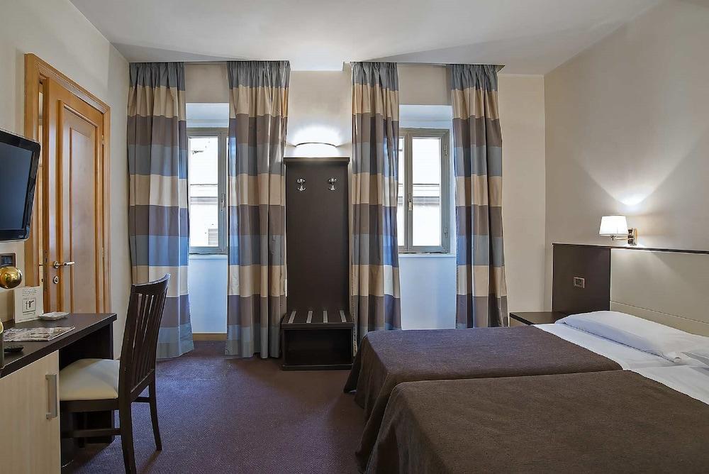 Hotel Tritone