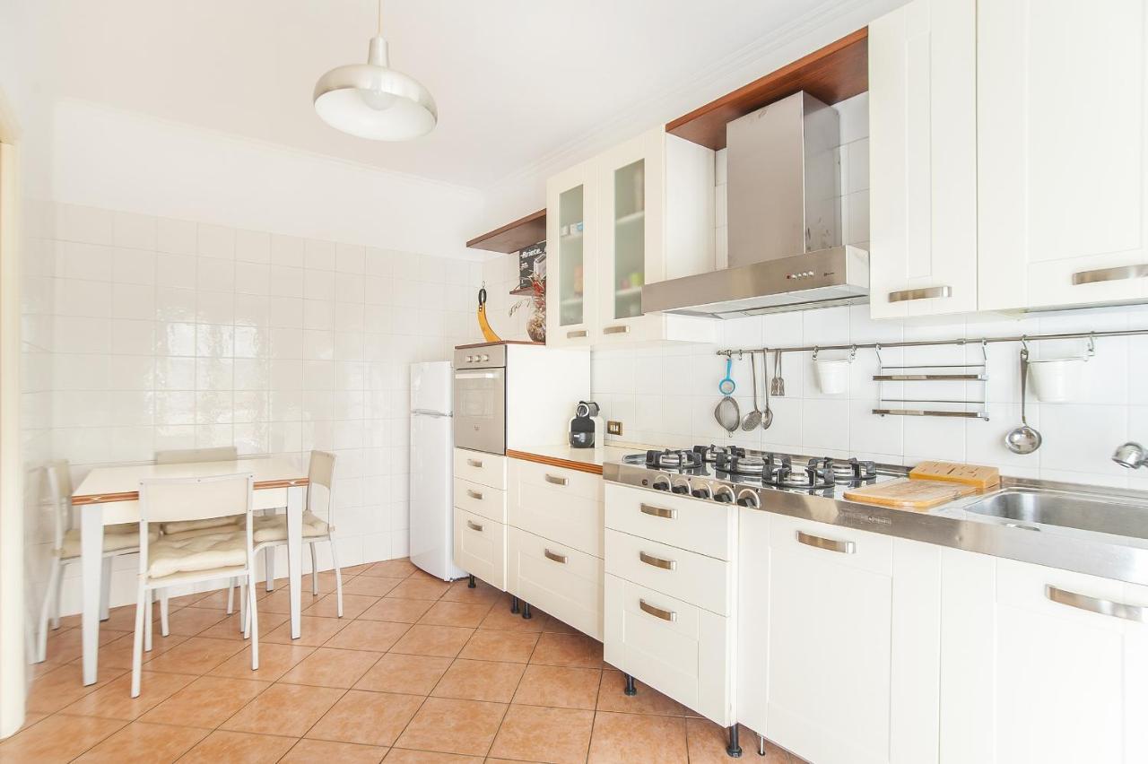 Eur Luminous And Large Family Terrace
