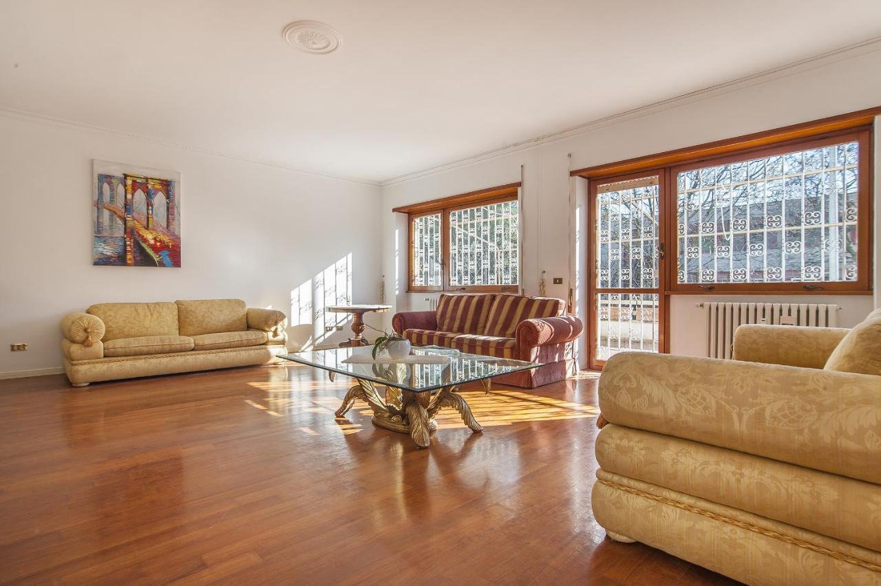 Eur Luminous And Large Family Terrace Roma