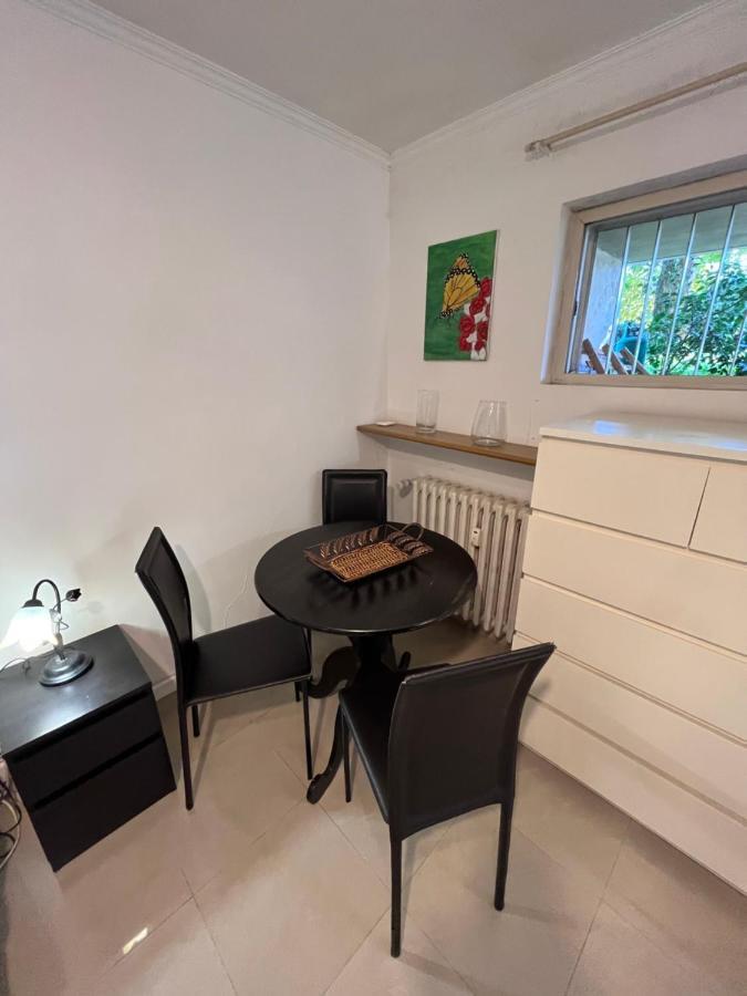 Appartamento Monolocale A Mostacciano Roma
