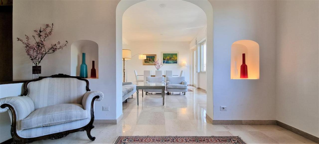 In Colosseo View Luxury Apartment Rome