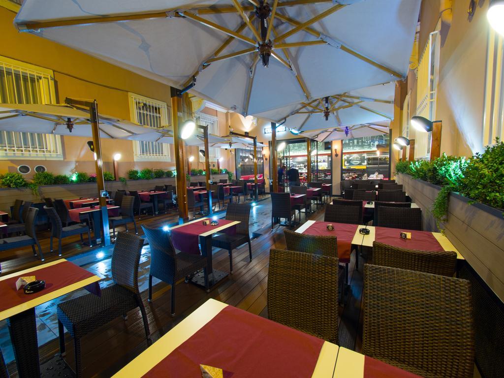 Alessandro Palace & Bar Hostel Rome