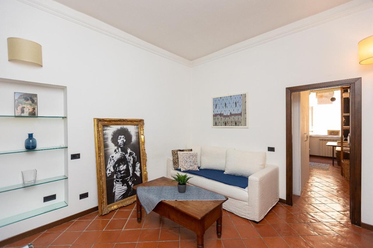 Lungaretta By In Apartment *