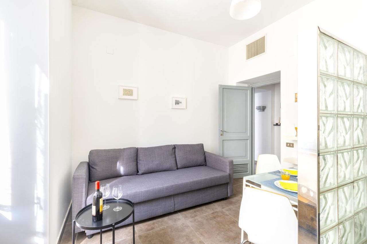 Hostly - Nicole Volturno - Full Center * Roma