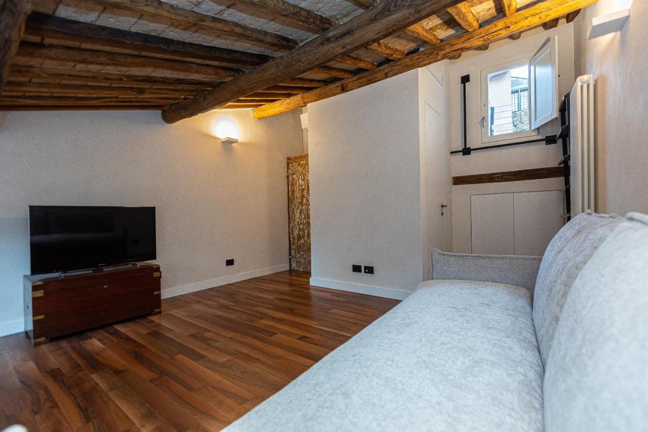 Coronari-rental In Apartment