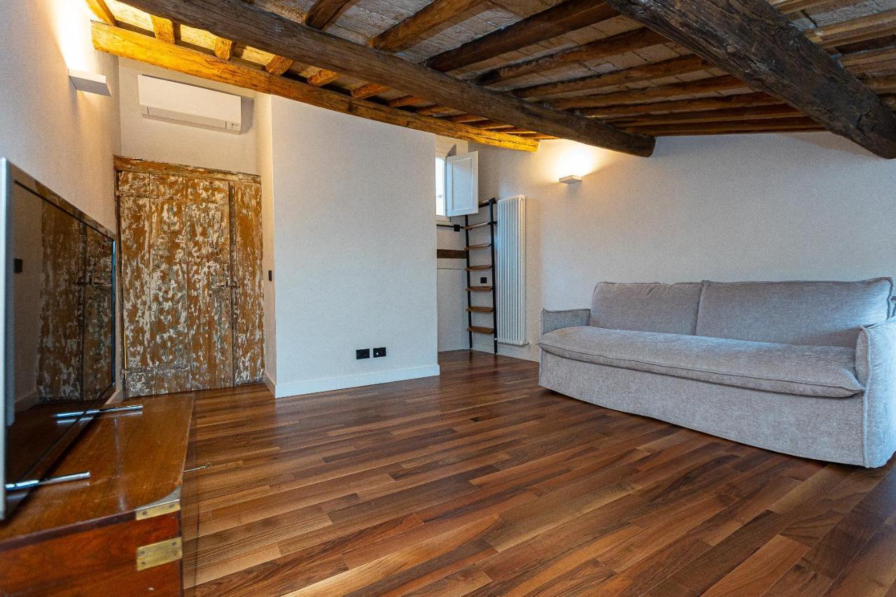Apartment Coronari-rental In Rome