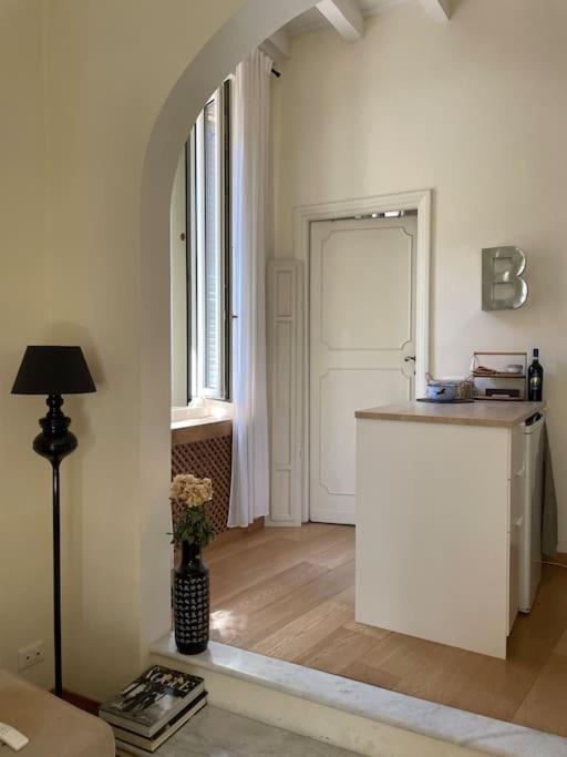 Campo De Fiori New Beautiful And Silent Apartment