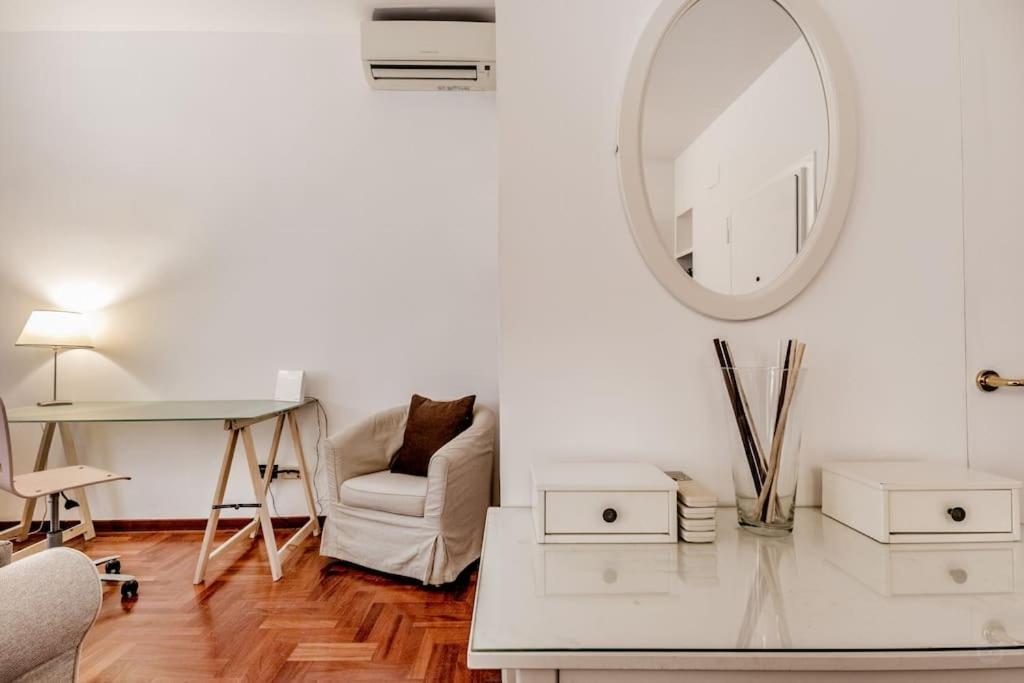 Casa Del Borgo Elegant 200 M From The Vatican 8/pax Apartment