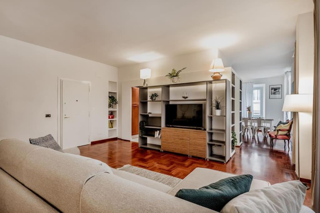 Apartment Casa Del Borgo Elegant 200 M From The Vatican 8/pax