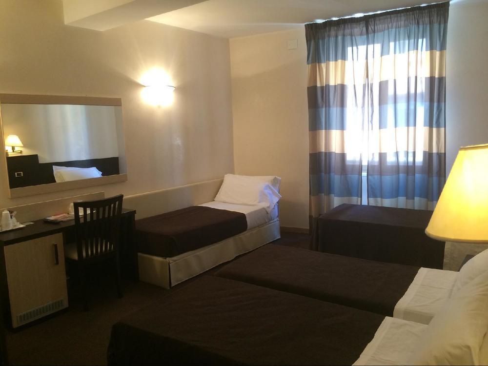 Tritone Hotel 3*