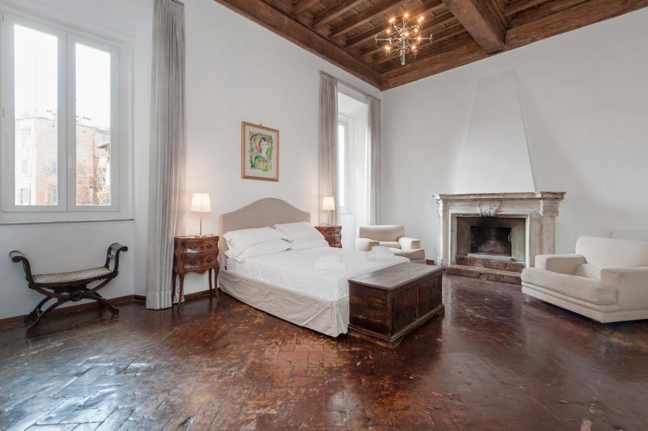 Ancient Palace In Downtown * Rome