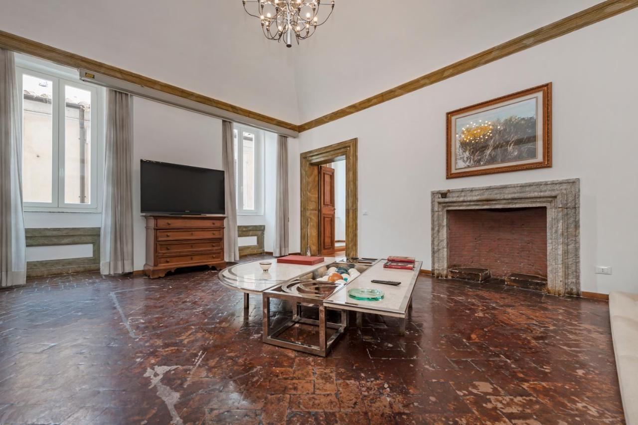 Ancient Palace In Downtown Apartment