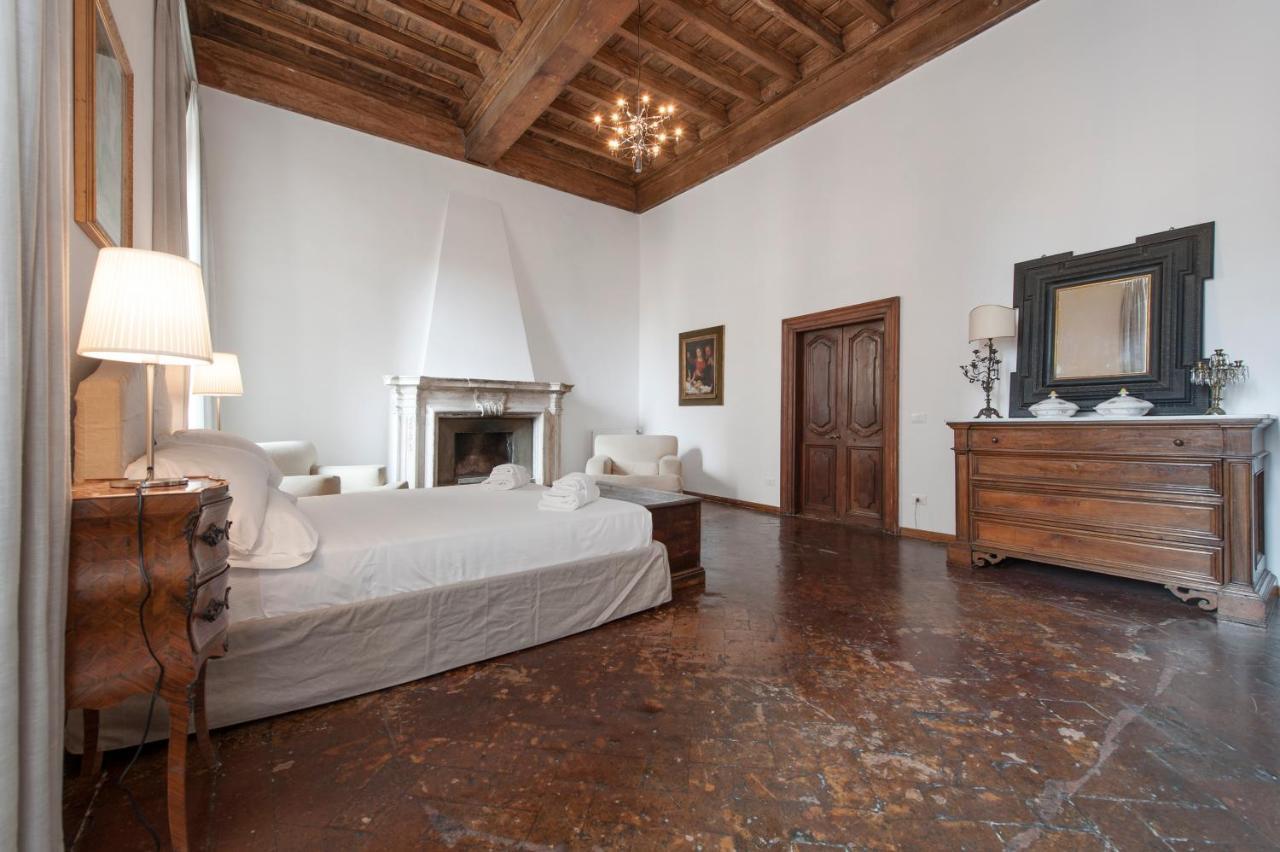 Ancient Palace In Downtown Apartment *