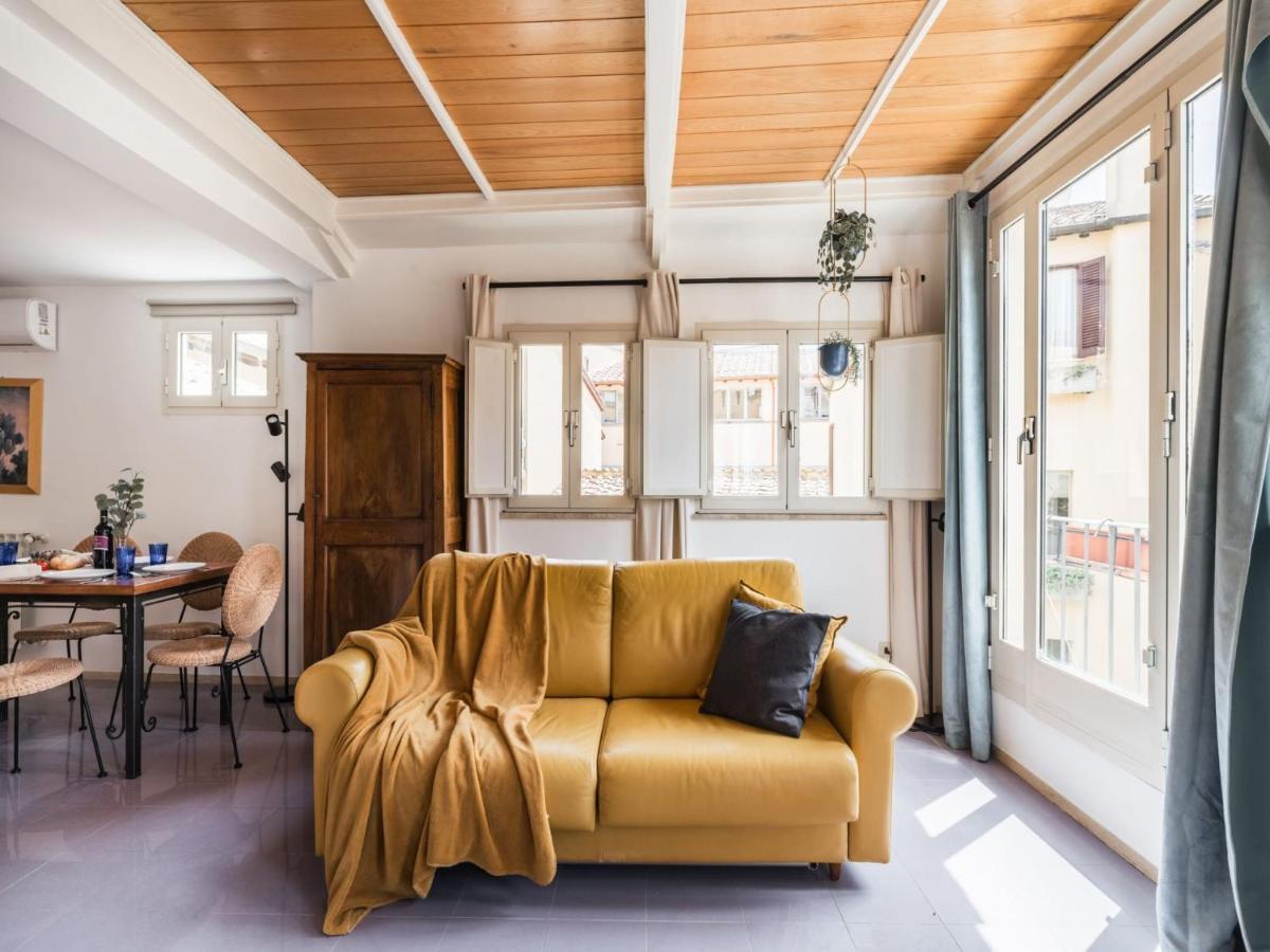 Apartment The Rent - Two-bedroom With Terrace Near Trevi Fountain