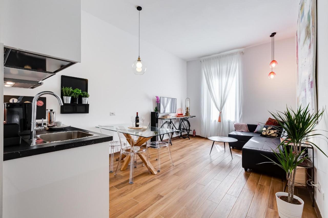 Apartment Lovely Two-room In The Center Of