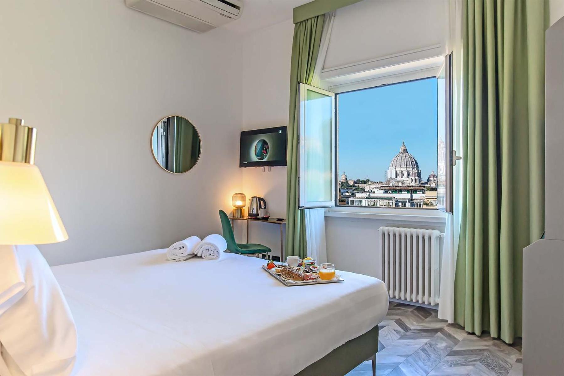 Bloom Hotel 3*