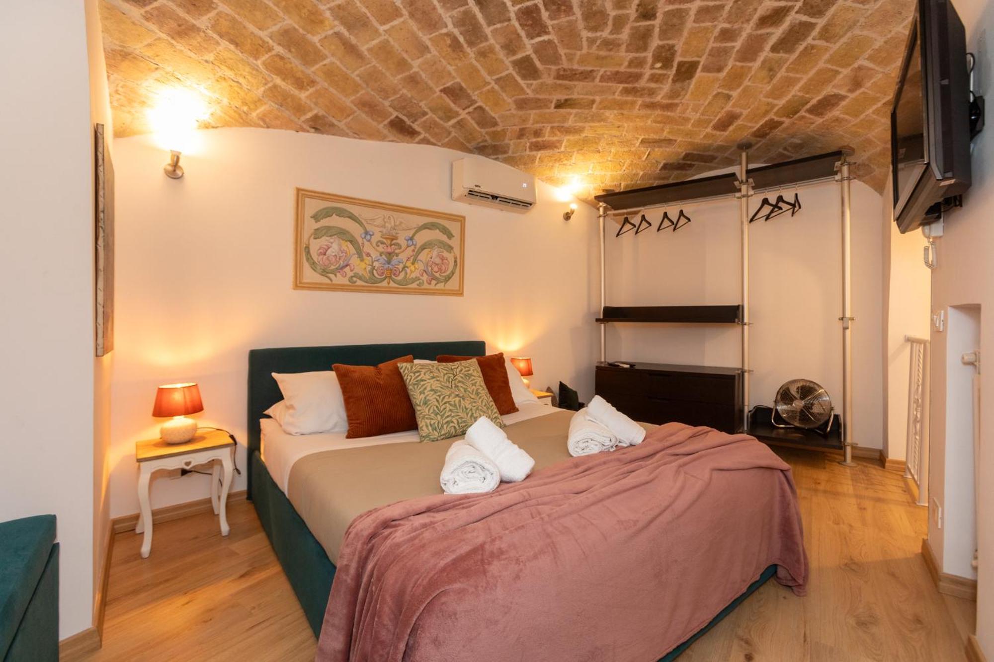 La Dolce Vita Luxury