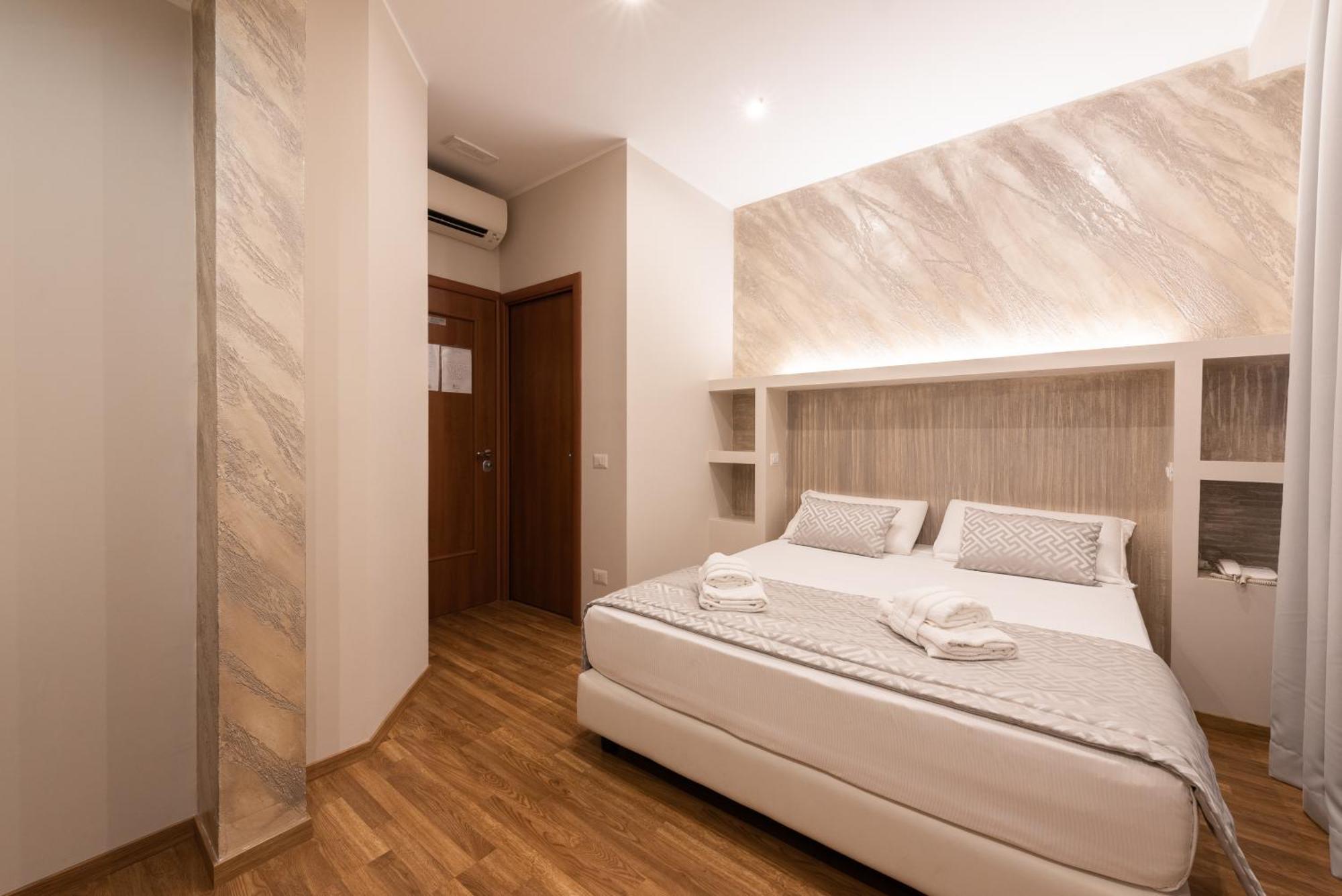 Affittacamere Floor Colosseo 3*