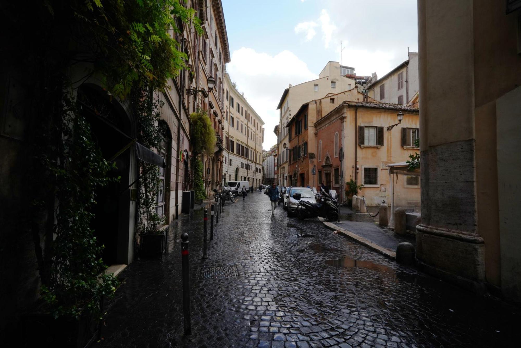 Center, Luxury & History In Via Monserrato Apartment Rome