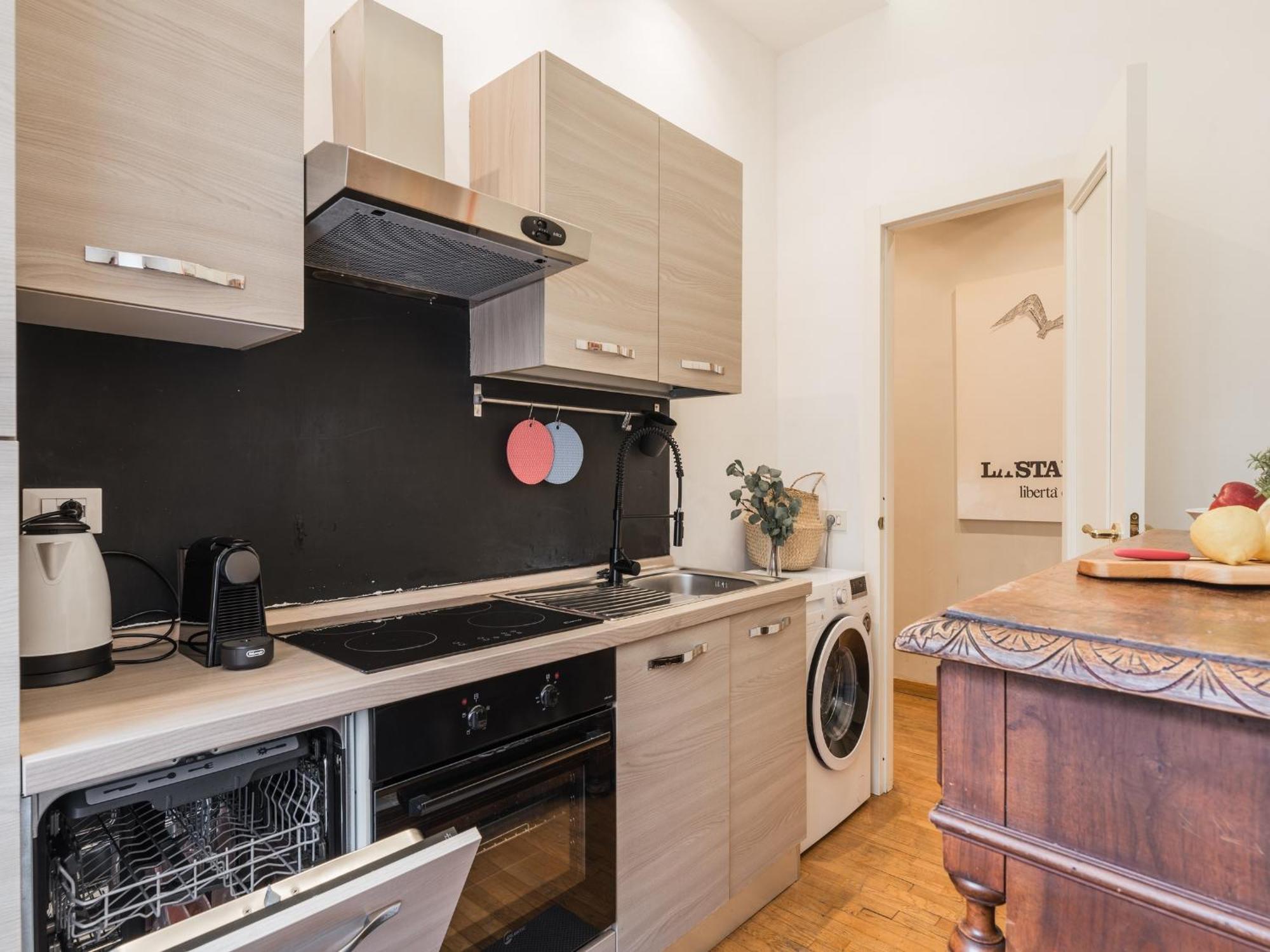 Apartment The Rent - Charming Flat Near Colosseo *
