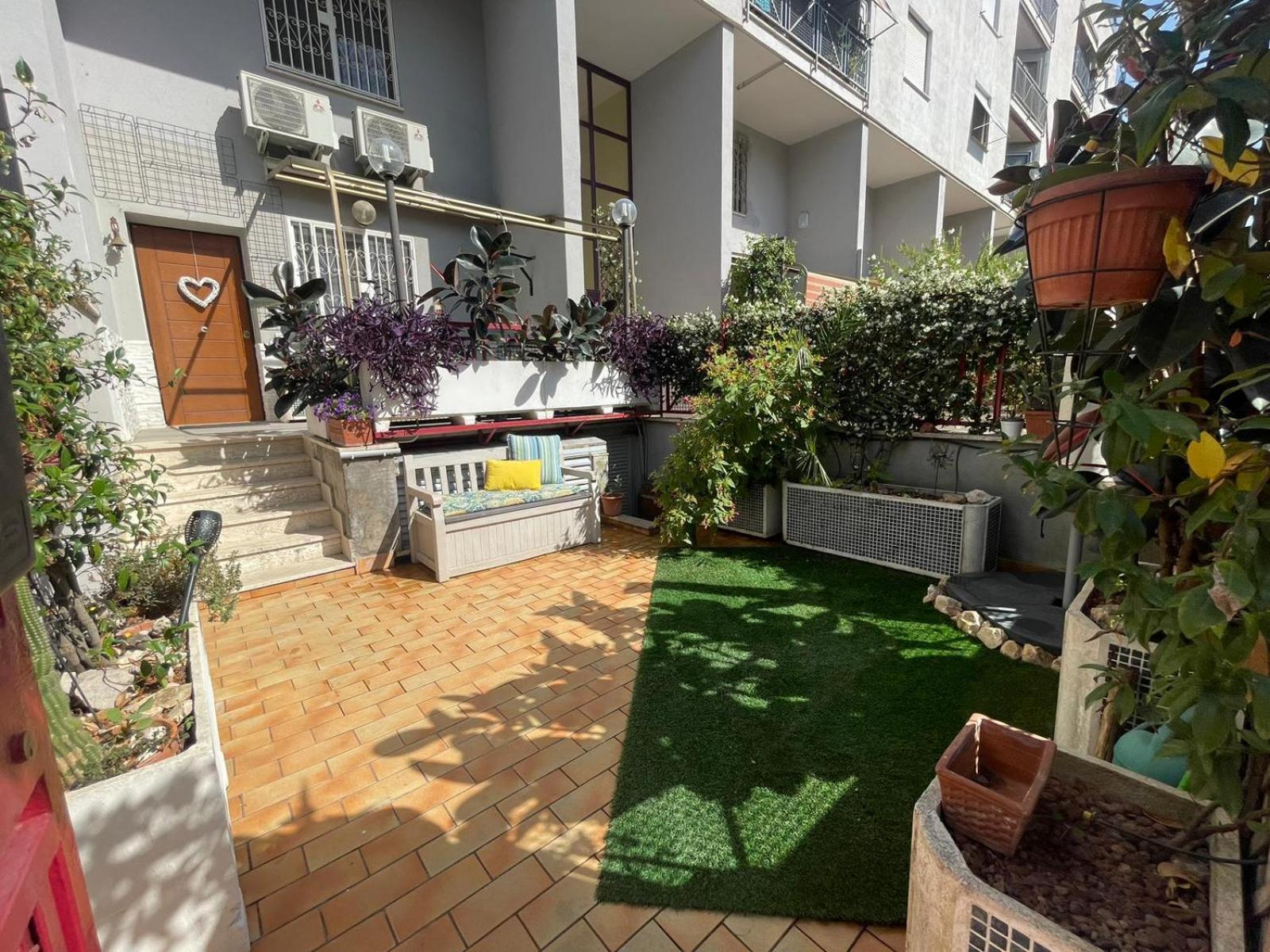 Intero Con Giardino E Parcheggio Rome