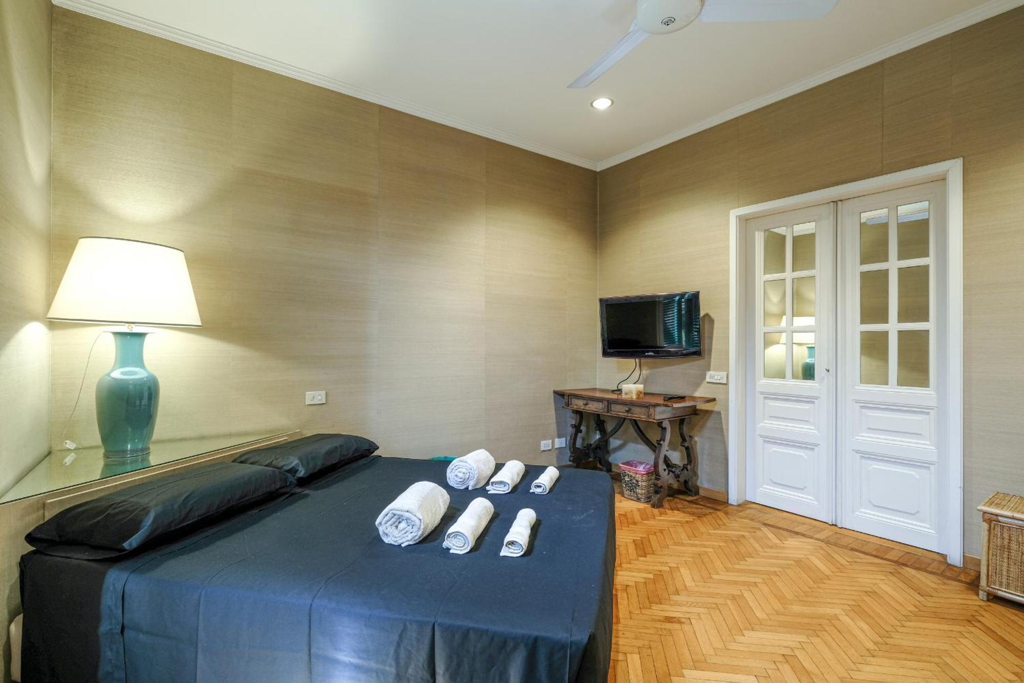Piramide Shabby By Casa E Lode - Colosseum, Air Conditioning Apartment