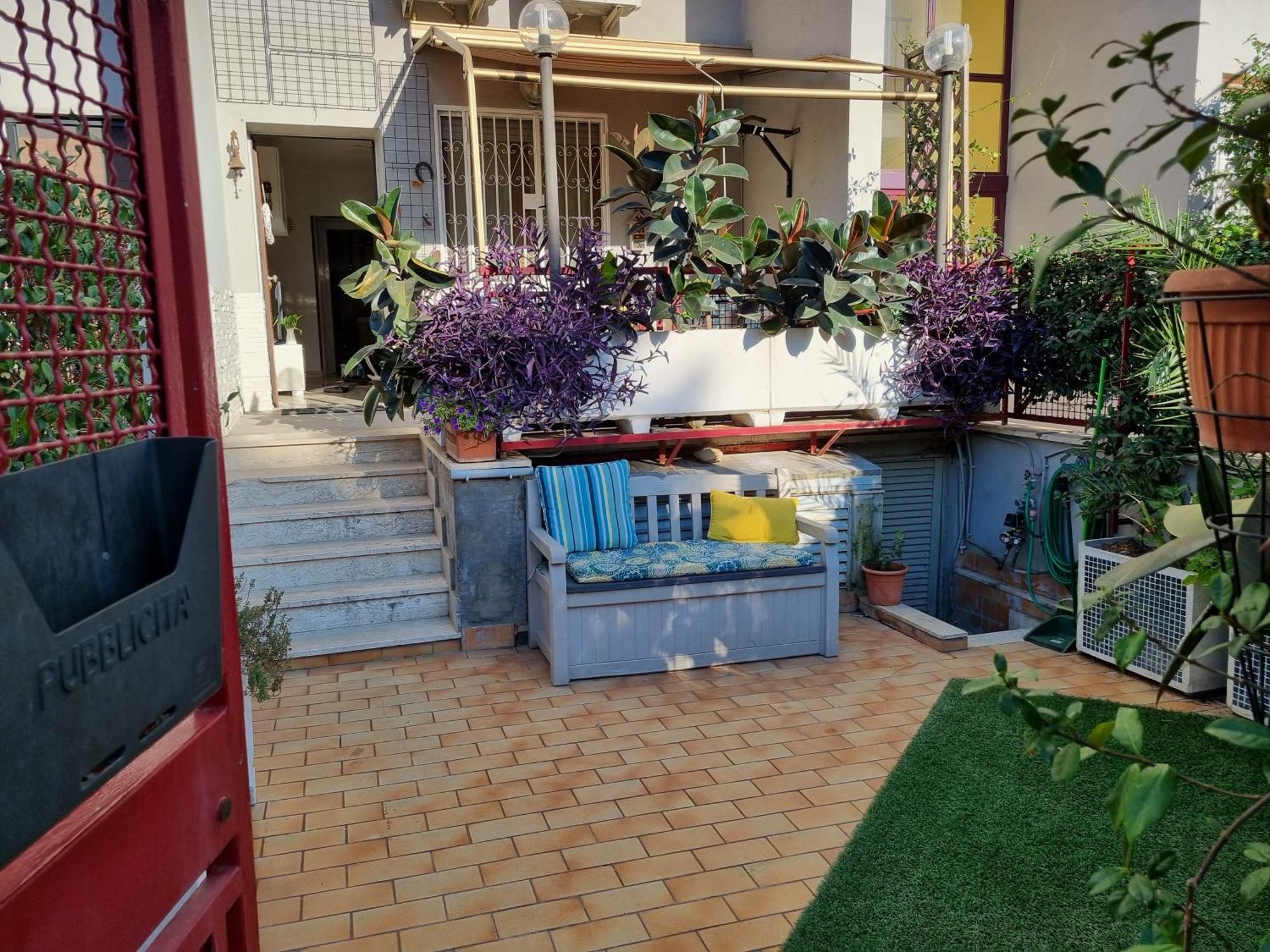Intero Con Giardino E Parcheggio Rome