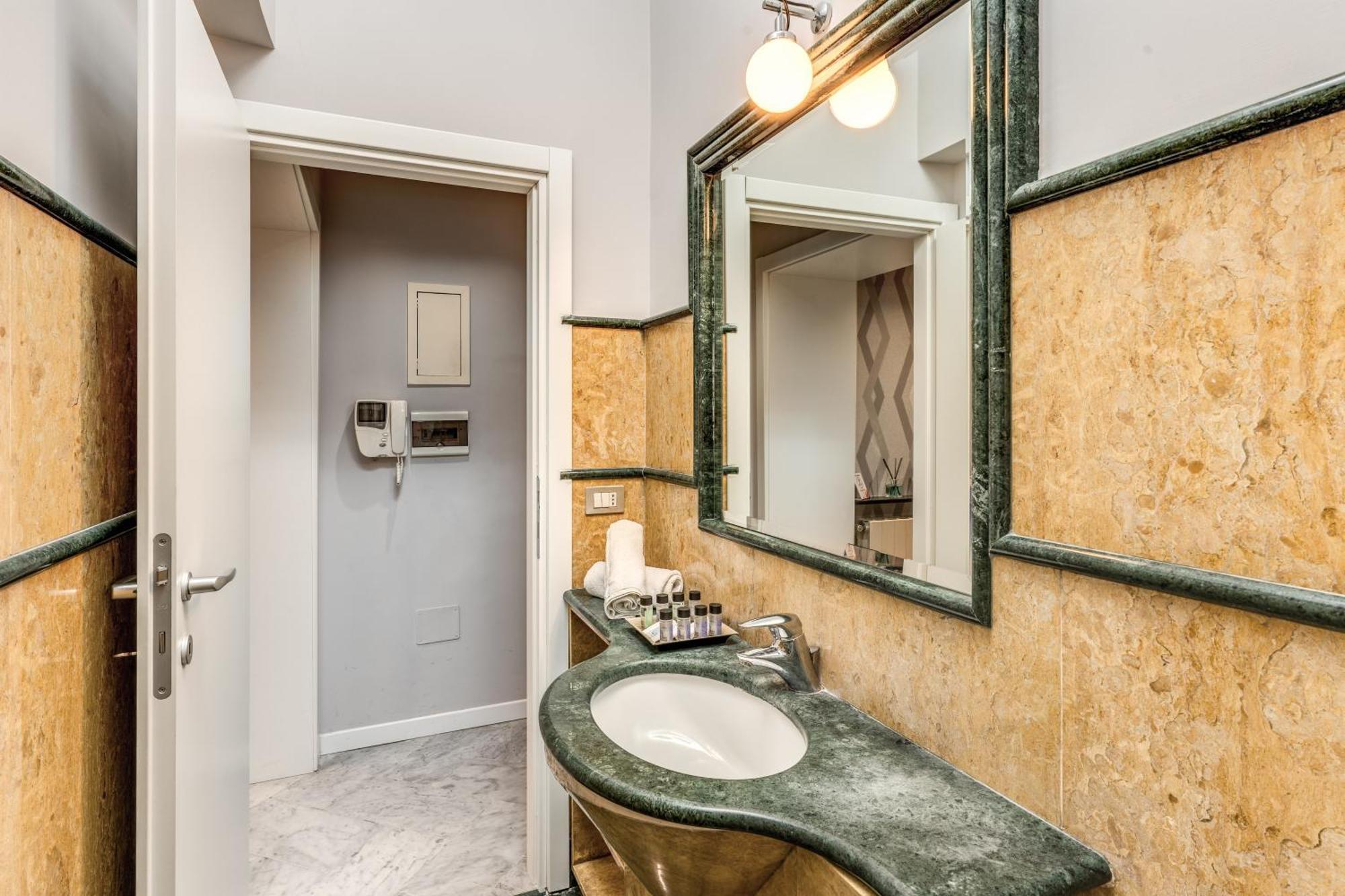 Apartment R22 Rome