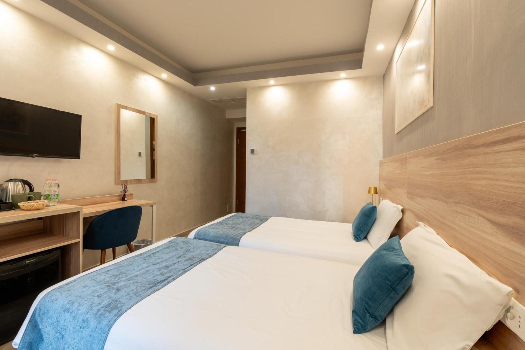 Drago D'oro - Accross From Metro Vittorio Emanuele Bed & Breakfast Rome