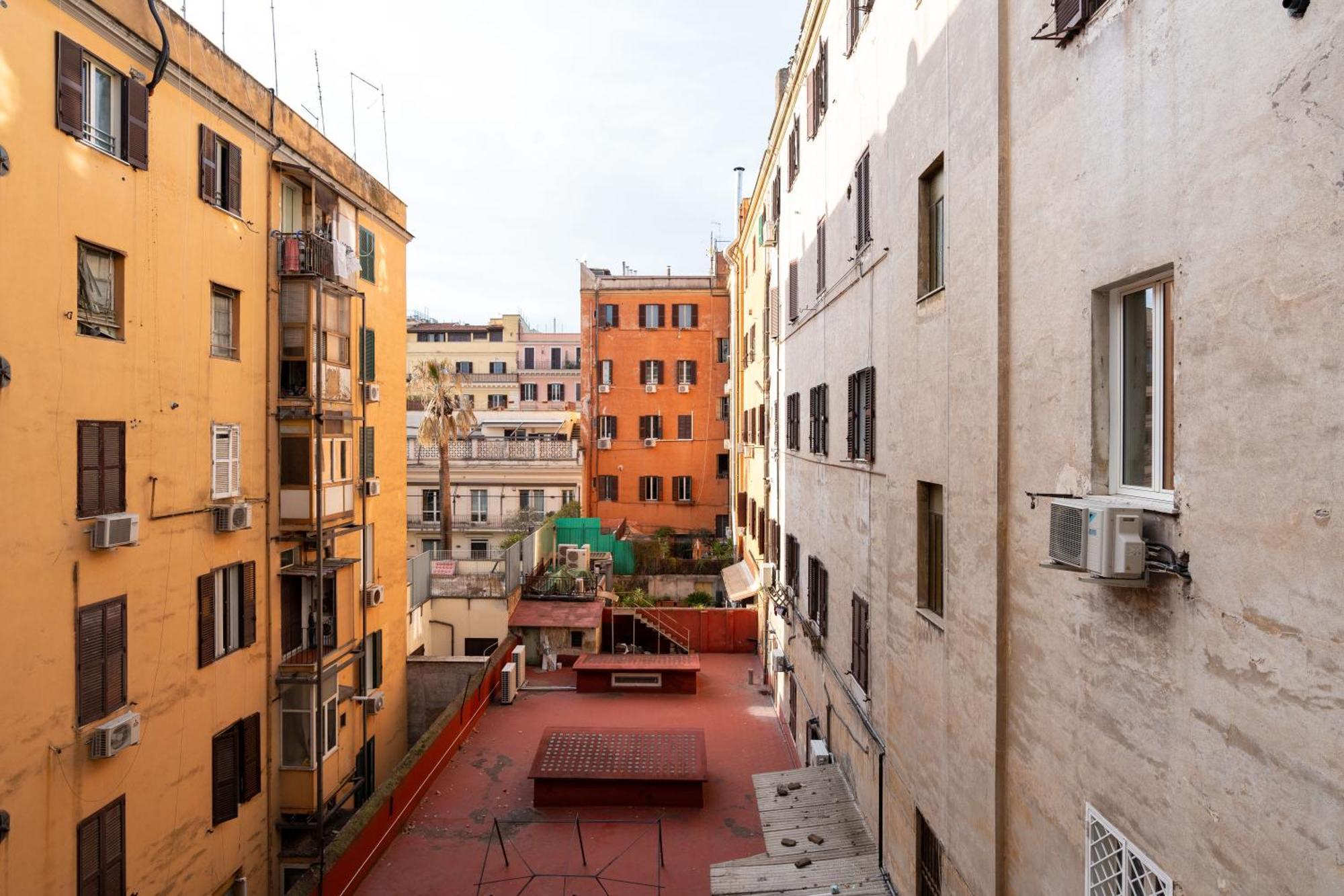 Drago D'oro - Accross From Metro Vittorio Emanuele
