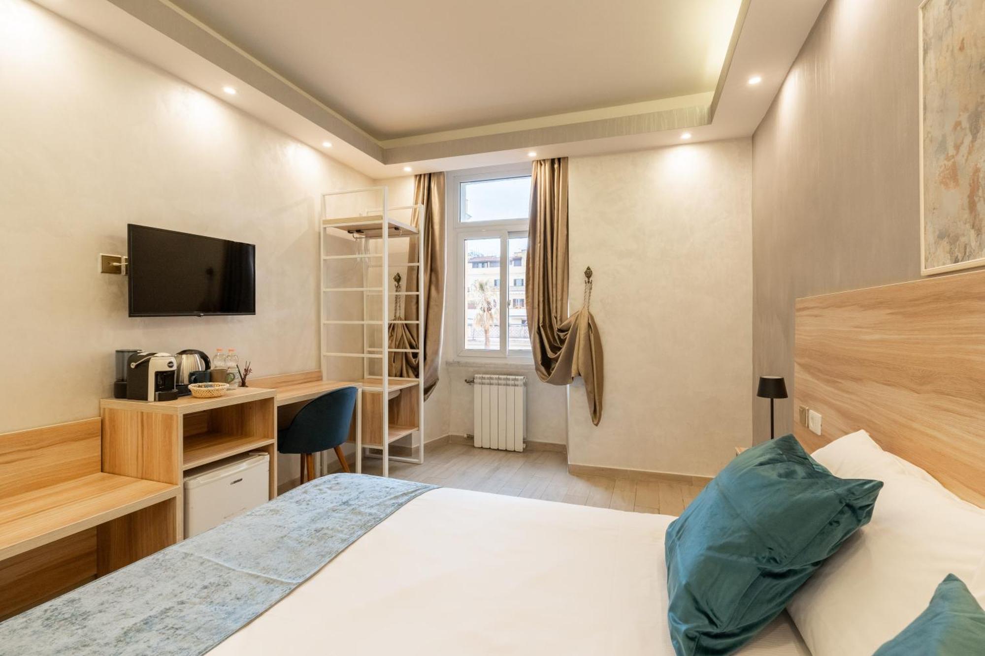 Drago D'oro - Accross From Metro Vittorio Emanuele Bed & Breakfast Rome