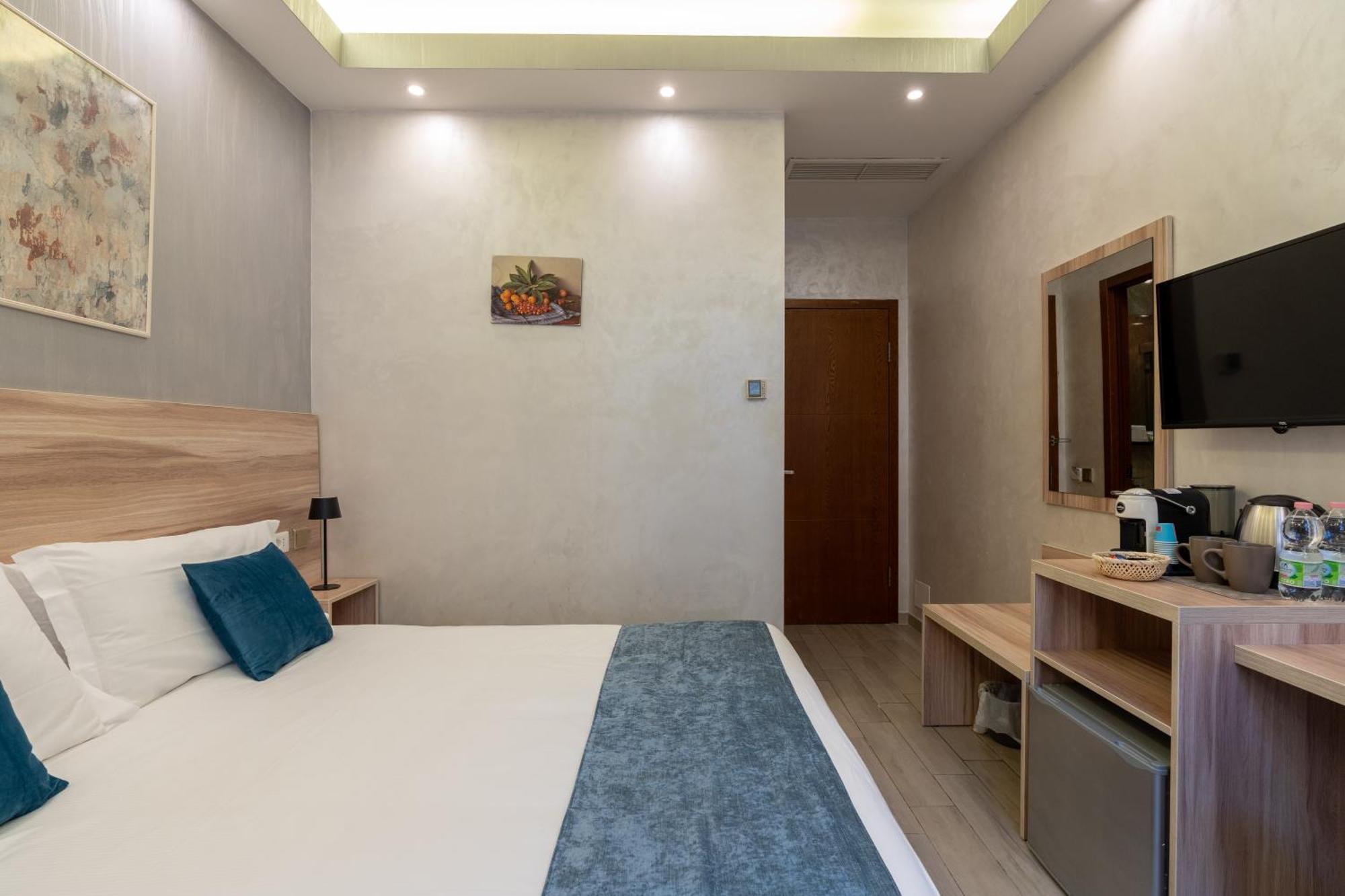 Bed & Breakfast Drago D'oro - Accross From Metro Vittorio Emanuele