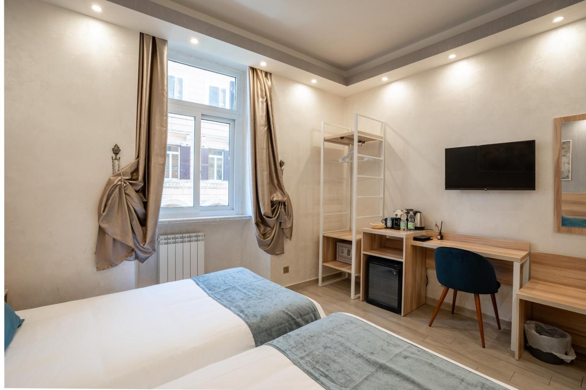Bed & Breakfast Drago D'oro - Accross From Metro Vittorio Emanuele Rome