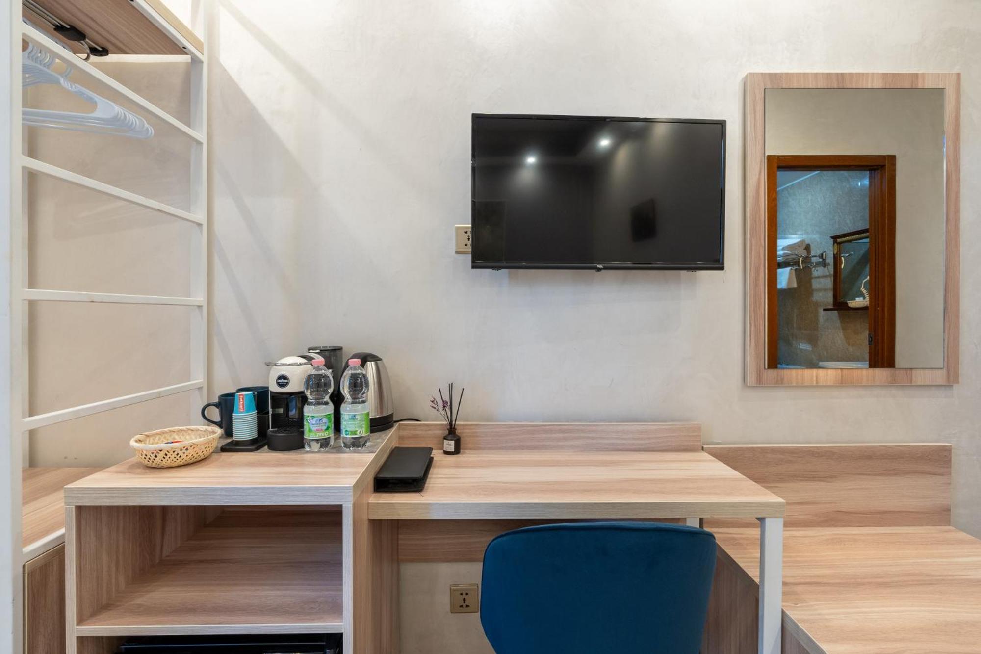 Bed & Breakfast Drago D'oro - Accross From Metro Vittorio Emanuele