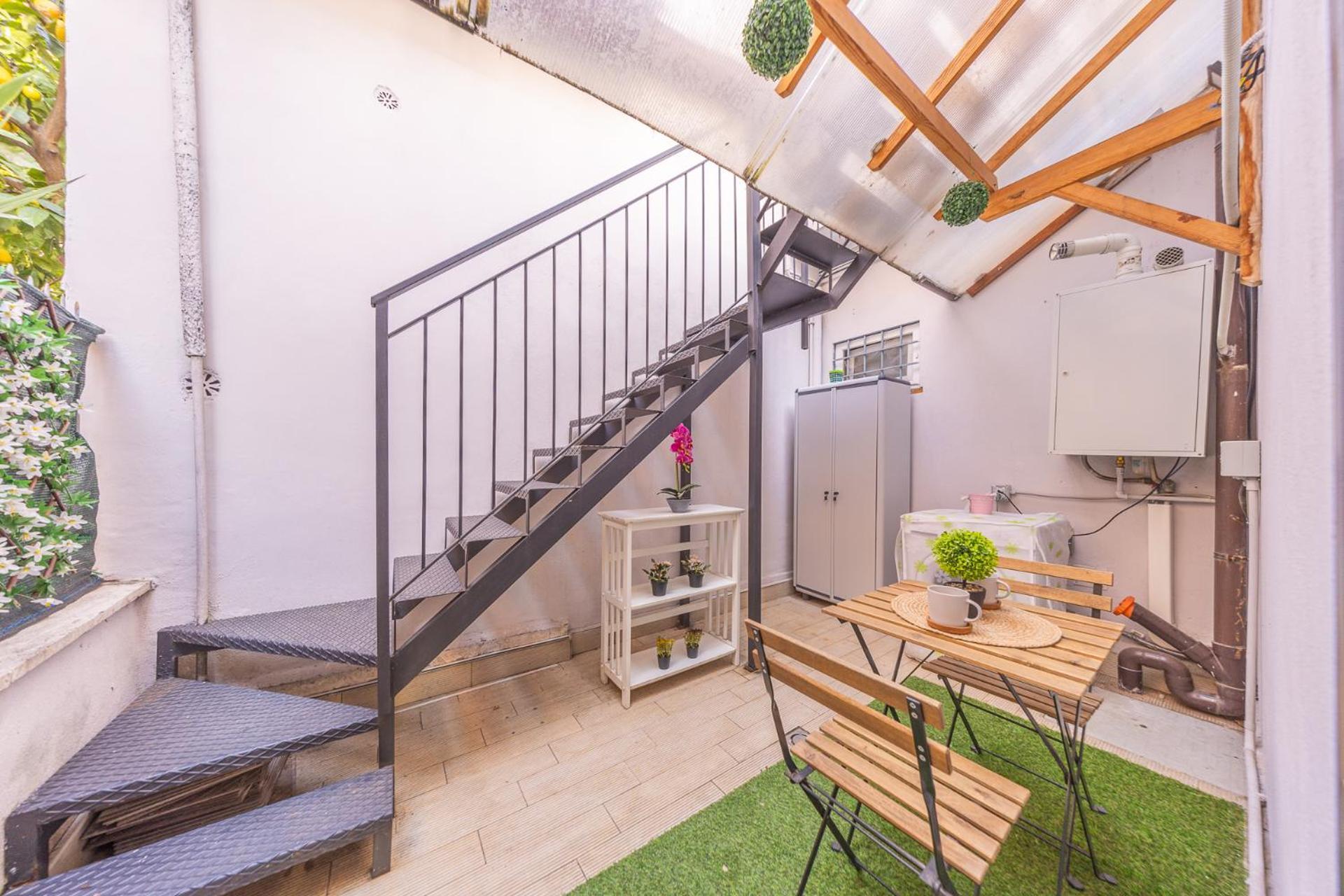Bilocale Indipendente Con Terrazzo Esclusivo A Due Passi Dalla Metro Di Apartment