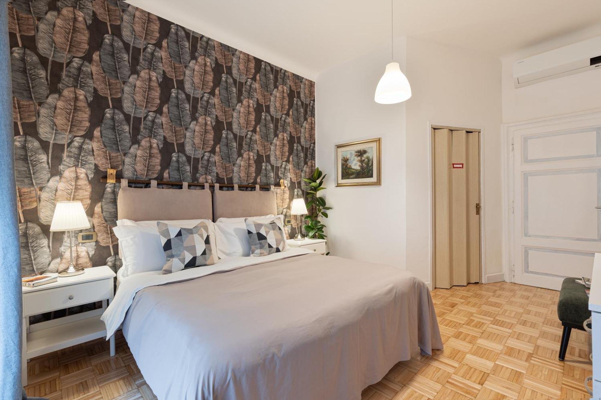 Urbana Colosseum Apartment *