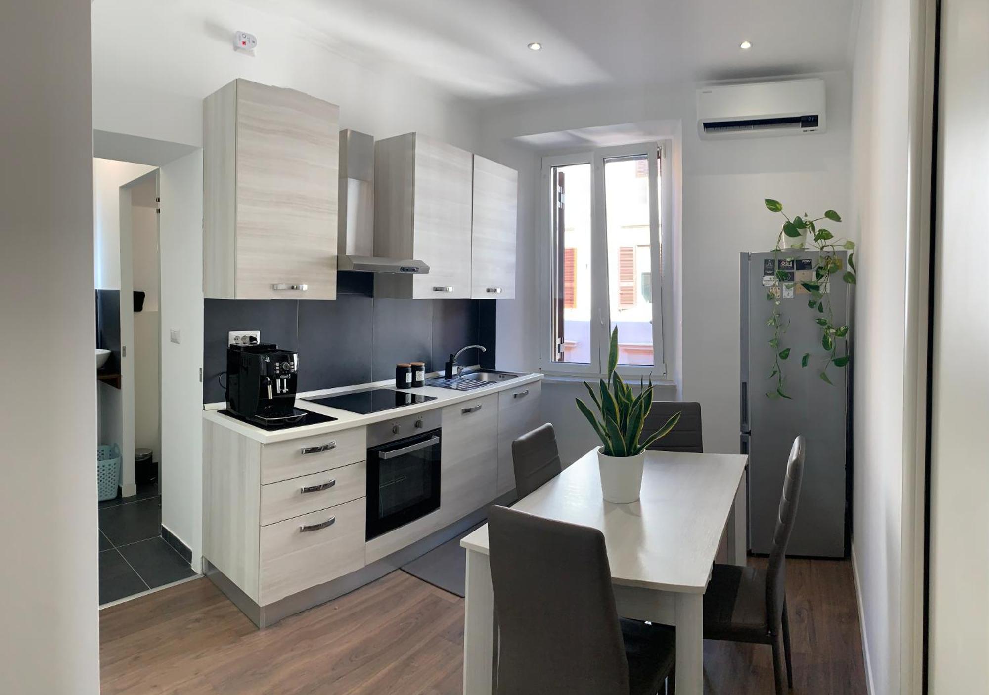 Apartment San Lorenzo Elegance - Just Steps From The Colosseum
