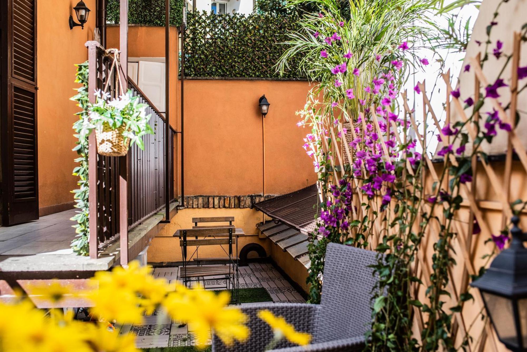 Spanish Steps & Terrace Apartment Rome