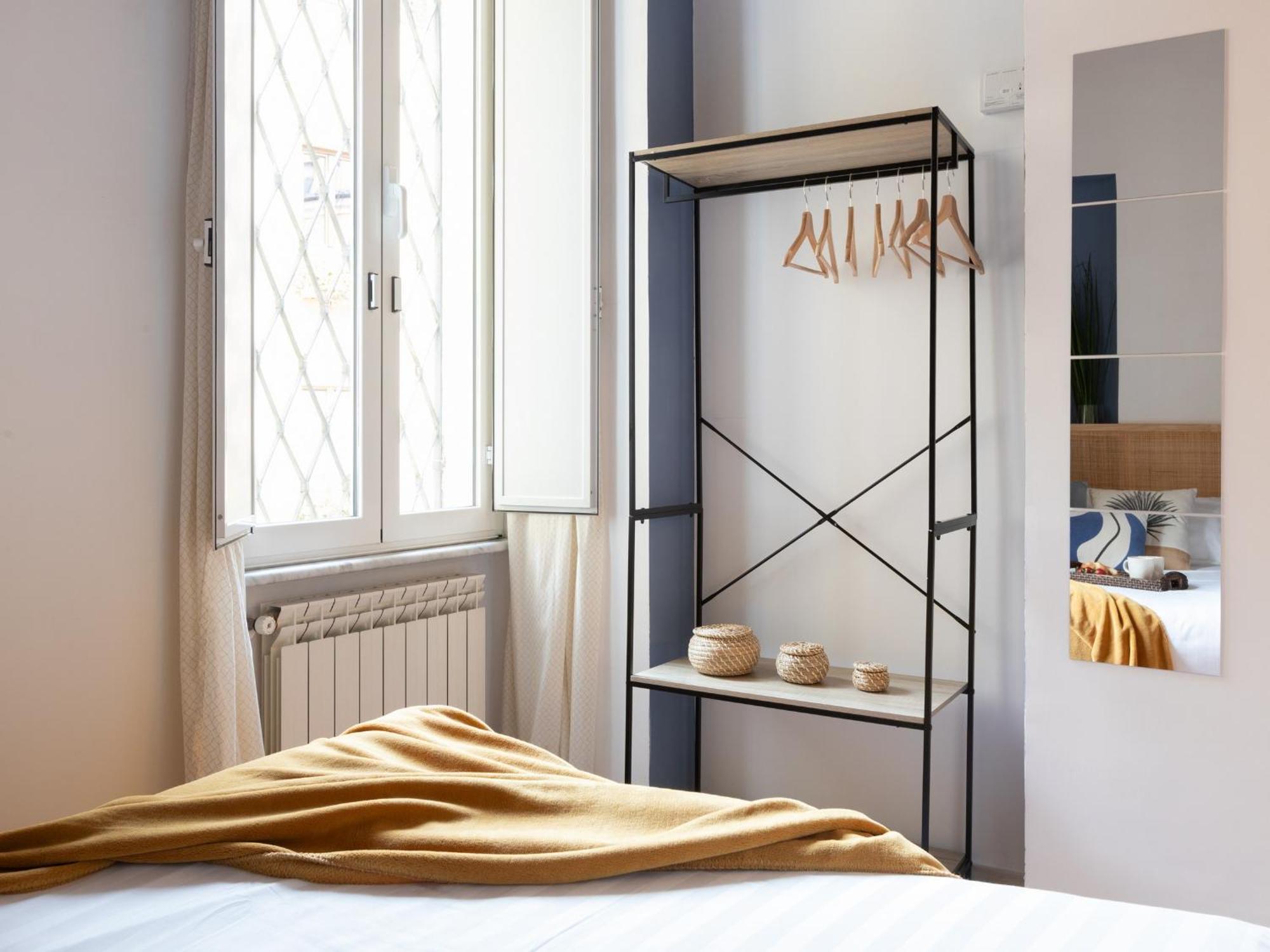 The Rent - Two-bedroom With Terrace Near Trevi Fountain *